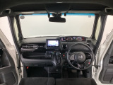 【前方視界】開放的な前方視界!運転がしやすく疲れにくいです♪窓が大きく、見通しがとっても良いおクルマですよ♪