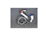 ご自宅や外出先での普通充電に使用できる純正200V充電ケーブルが付属しています。納車後すぐに自宅充電環境を整えてEVライフをスタートできます。