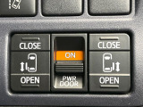 【両側パワースライドドア】スマートキーや運転席のスイッチで後席両側スライドドアの開閉が可能♪電動だから力を入れてドアを開ける必要が無く、小さなお子様でも簡単に開け閉めでき快適です♪