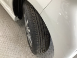 安全に走行するためには空気圧の確認をはじめ溝の深さ、ひび割れの等の点検が必要です。点検時に交換が必要と判断した場合は交換いたします。