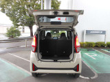 大きく開くリヤハッチ,荷物スペースも確保できます