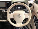 インテリアに合わせたデザインのステアリングは、運転される方のことも考え、運転しやすい形状、大きさです。是非一度、実際に触ってお確かめください。