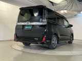 リヤ、後ろから見るとまた車の印象が変わってきますね☆☆