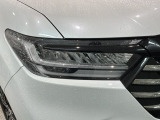 LEDヘッドライトは、点灯の瞬間から最大光量を発揮し、突然暗くなるトンネルなどでの安定感を高めます。