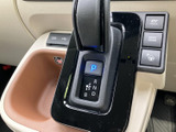 様々な情報を表示するモニター。車両情報や設定変更などが可能です。運転に必要な情報を一目で確認できます。