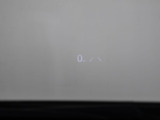 ヘッドアップ・ディスプレイ(HUD)現在のスピードや、前方の車線情報など、運転に必要な情報を、目の前のウインドウガラスに表示する機能です。これにより、目線の移動が少なく済み、安全です。