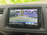 後方確認が苦手な方でも安心。バック時の安全性を高めるバックモニターで、駐車もラクラクです。
