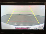 駐車時の後方確認に便利なバックモニターです。駐車の目安となるガイド線付きです。
