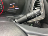 操作しやすいウインカーレバーで、スムーズな車線変更をサポート。直感的な操作感で、安全運転を支援します。