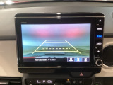【バックカメラ】運転が苦手な方も車庫入れラクラクです!ギアをリバースに入れれば自動的に切り換わりますので、面倒な操作は不要です♪狭い駐車場もお車を傷つけず安心ですね!
