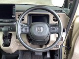 ステアリングスイッチでオーディオ各種操作が可能で、運転に集中できます。安心・安全・快適なドライブをお楽しみいただけます。