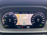バーチャルコックピットでは、メーターやオーディオ操作、電話選択、地図の確認が可能。パネル内に高解像度の液晶ディスプレイを配置しております。