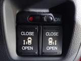 運転席からもスライドドアを楽々操作でスピーディーに!またスマートキーでも開閉できるので便利です。