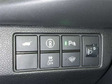 コーナーセンサーを車の前後に装備。障害物までの距離に応じて警告音を変えてお知らせ。縦列駐車時や駐車場・車庫などでの取り回しをサポートします。詳細は販売店スタッフまでおたずねください。