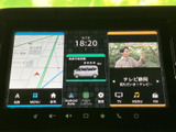 運転に集中できる、使いやすいナビゲーションシステム。オーディオ機能も充実しており、快適なドライブをサポートします。