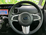 握りやすい形状で、運転操作をスムーズに行えます。ステアリング操作がしやすく、快適なドライビングを実現します。運転の楽しさを向上させます。