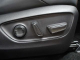 運転席はパワーシートなのでお好みのドライビングポジションに調整可能です♪