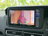 お出かけの合間に、ニュースや番組をチェックできます。停車時に映像を楽しむことで、待ち時間を有効活用できます。快適な移動に。