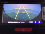 バックでの車庫入れも安心です! リアカメラが付いているバックモニター付のナビを装備しております。操作線もついており距離感も画面から確認できます。