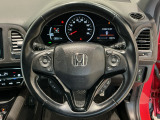 運転にかかわる様々な操作を安全に行えるように視点移動が少なく操作性に配慮されたスイッチ類が凝縮されたコクピットです。