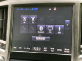 多様なソースに対応し、車内でのエンターテインメントを充実。お好みの音楽やラジオを楽しめます。Bluetooth接続でスマートフォンも簡単接続できます。