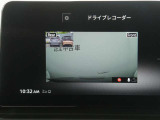 メーカーオプションの前後ドライブレコーダー付きです。