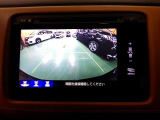 バックカメラの画像です。ガイドラインがスムースな車庫入れをサポートいたします。車庫入れの安心感がアップしますね。