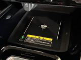 ワイヤレス充電器です!置くだけ充電が可能です♪対応したスマートフォンであれば、基本的に充電は可能です!