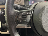 ステアリングにオーディオ操作スイッチが付いています。オーディオ画面に直接タッチしなくても操作が出来ますので、運転に集中できます。