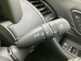 操作しやすいウインカーレバーで、安全な車線変更をサポート。直感的に操作でき、運転に集中できます。機能性とデザイン性を両立。