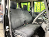 運転席まわりには十分なスペースがあり、大柄な方でもゆったり運転していただける環境です。