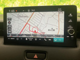 目的地までの道案内をわかりやすく表示。渋滞情報もリアルタイムで確認でき、スムーズな移動をサポートします。遠出も安心ですね。
