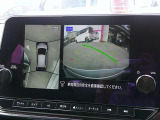 【アラウンドビューモニター】空から見下ろした映像がナビ画面にて確認可能です。駐車もラクラクですよ♪
