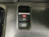 パーキングブレーキはスマートな電子制御式と合わせて渋滞時等にブレーキペダルから足を離しても停車状態を保持してくれるオートブレーキホールド機能で運転が楽になります。スタートはアクセルペダルを踏むだけ
