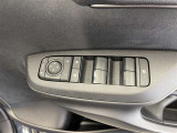 パワーウィンドウスイッチで運転席から全席の窓の開閉ができます♪