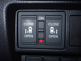 【両側パワースライドドア】両側がパワースライドドアになっており、運転席のスイッチやスマートキーでも開閉が可能です!開口部も広いので乗り降りも楽々♪