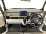 【前方視界】開放的な前方視界!運転がしやすく疲れにくいです♪窓が大きく、見通しがとっても良いおクルマですよ♪