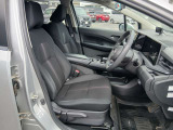 納車前には当社整備工場にてディーラー整備士が、12ヶ月点検又は車検整備を実施。安心してお乗り頂けるようお渡しさせて頂きます。