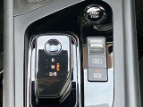 電動パーキングブレーキ装備!また、オートブレーキホールド機能もありますので、停車時ブレーキペダルから足を離してもブレーキ力を保持しているので動き出しません!(アクセルペダルを踏むと解除され発進します)
