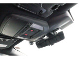フロントガラス内側に配置されたステレオカメラが人の目のように障害物を認識。警報やブレーキ制御で衝突回避あるいは被害軽減を支援します。