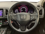 ハンドルにHondaセンシング系のクルーズコントロールやレーンキープアシストなどのスイッチと、オーディオの操作スイッチが装備されています。ハンドルから手を離さず安全に操作できます。