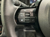 ステアリングにオーディオ操作スイッチが付いています。オーディオ画面に直接タッチしなくても操作が出来ますので、運転に集中できます。