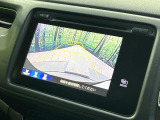 【バックカメラ】駐車時に後方がリアルタイム映像で確認できます。大型商業施設や立体駐車場での駐車時や、夜間のバック時に大活躍!運転スキルに関わらず、今や必須となった装備のひとつです