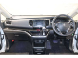 操作性に優れた運転席となります!小物入れや各ボタンの配置にこだわり、使いやすいです!座り心地もよく視認性も良好なのでロングドライブもお任せ下さい!