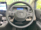 インテリアに合わせたデザインのステアリングは、運転される方のことも考え、運転しやすい形状、大きさです。是非一度、実際に触ってお確かめください。