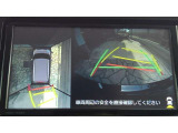 パノラミックビューモニター付きです。車両を上から見たような映像をディスプレイオーディオ画面に表示。運転席からの目視だけでは見にくい、車両周辺の状況をリアルタイムでしっかり確認できます。