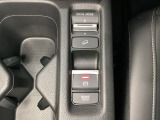 セレクターノブの下に、異なる加速感を楽しめるドライブモードスイッチがついています。一般道、スポーツ走行、エコ走行など、シーンに合わせて最適な加速感を楽しめるドライブモードスイッチです。