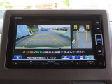 リアワイドカメラシステム!従来の視野に加えて、後方側方を約180&deg;まで見えるワイドビューと、後方を真上から見たような視野で駐車時などに便利なトップダウンビューの3つの視野があります!