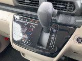 シンプルで操作しやすいシフトレバー