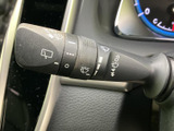 雨天時でもクリアな視界を確保。ワイパーの操作も簡単に行え、安全な運転をサポートします。